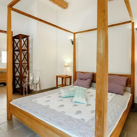 Lovely In Grimaud Near Seabeach *