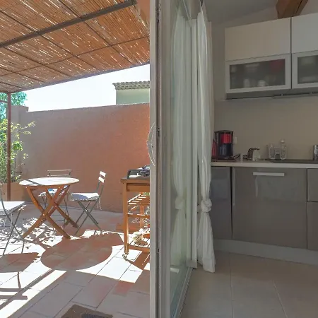 Lovely In Grimaud Near Seabeach *